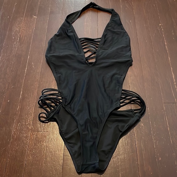 Women's Tobi Fine Line Strappy One Piece Swimsuit Large - Picture 2 of 15